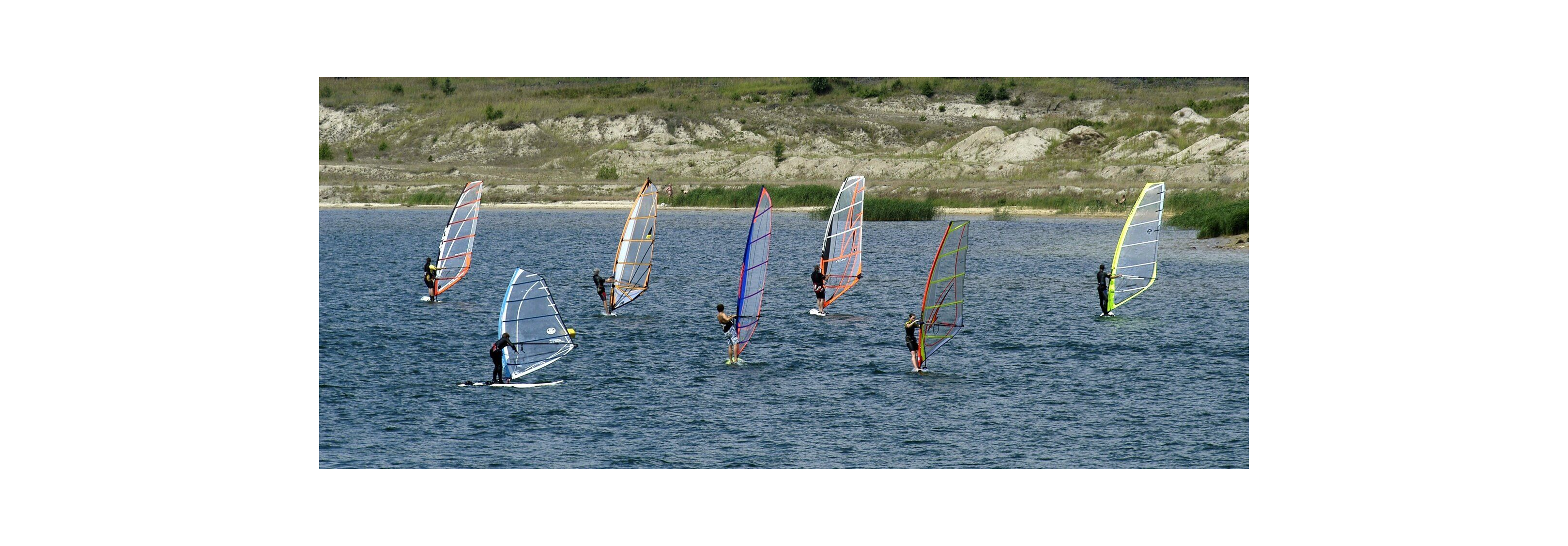 Kitesurfer auf dem See